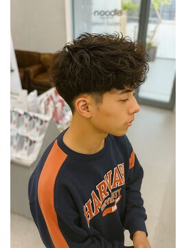 ヌードルバイコア(noodle by CoRe.gn) スペイン風カットナチュラルカールパーマ