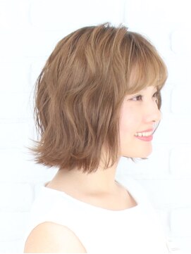 ワンズ 竜王店(ONE'S) 外ハネショートボブ