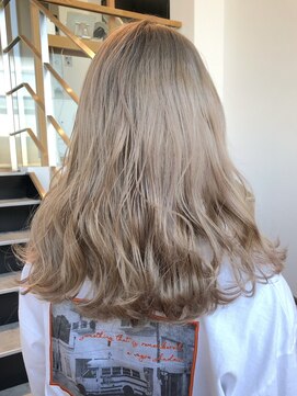 ヴァーディ オモテサンドウ(Vardy omotesando) ミルクティーカラー・ハイトーンベージュ・ミルクティーアッシュ