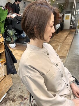 ウィークエンド(WEEKEND) ベージュぼかしショートボブスタイル