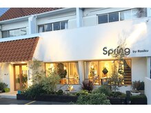 スプリング バイ ラシク(spring by Rasiku)の雰囲気（お庭に緑がある、オレンジの屋根が目印のお店）