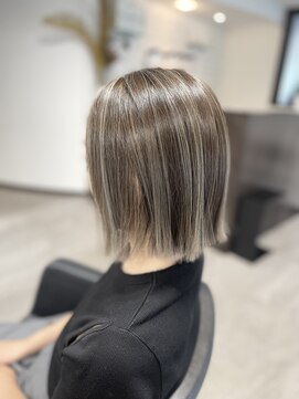 リリ(RiRi) グレージュハイライト×キリッパナシボブ