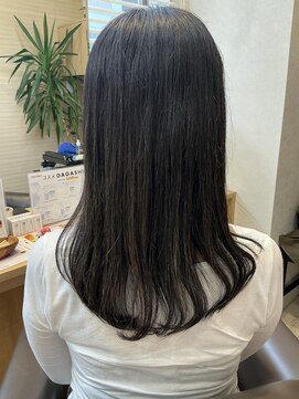 ウイ バイ ファースト 北四番丁店(u'i by first) カットはワンレンスタイル カラーはダークブラウン