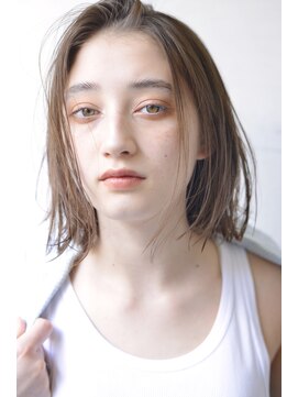 ロイジー(roijir) センターパート×ハイナチュラル×オーシャンアッシュ