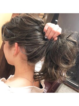 キー(key) グレージュ