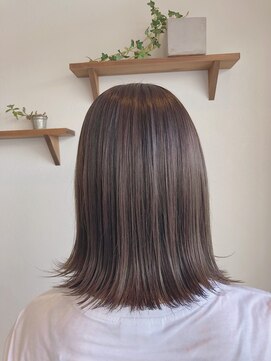 アン(Un) 切りっぱなしボブ