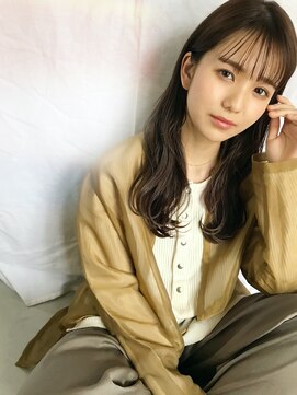 ルスカ(ruska) 重めのナチュラルロング×シースルーバング