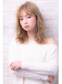 ホワイトアッシュハイライトの黒髪エアリーミディショートパーマ