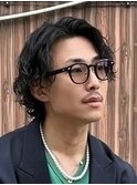 立体感と動きが魅力のミディアムヘア×波巻きスパイラルパーマ