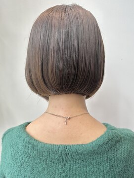 ステア ケース(stair case) 大人かわいい前下がりミニボブ丸みショート