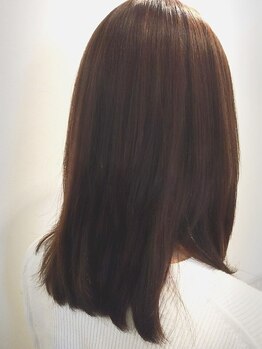 ロッタヘア(Lotta hair)の写真/ハイライトを入れるグレーカラーや白髪をいかしたカラーで大人な女性に♪あなたの魅力を引き出します☆