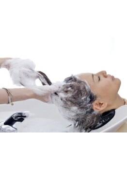 【デトックススパ】で毛穴の奥から汚れを取り除きスッキリ爽快！頭皮環境を改善し、健康な美髪へ髪質改善☆