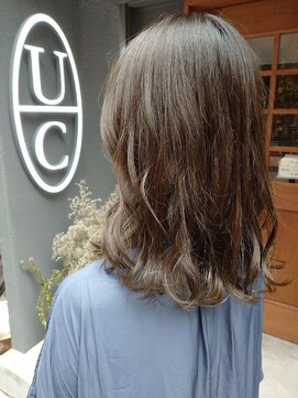 ウィーク 梅田(UiiC) 大人ガーリーミディアム◆オリーブグレージュ【uiicumedaSachi】