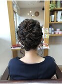 いろんなシーンでいけるアップスタイル