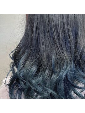 美容室テク アート バイ シック グレージュカラー×ポイントターコイズブルー