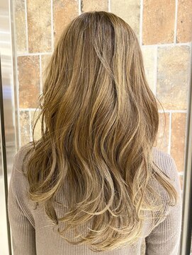 ピークアブー アヴェダ アトレ恵比寿(PEEK-A-BOO AVEDA) セミロングハイライトカラーベージュカラーレイヤーカット