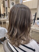 アルターリール(aL ter Rire)&nbsp;おしゃれ女子ウルフヘア/レイヤーボブ/イヤリングカラー／鎌取