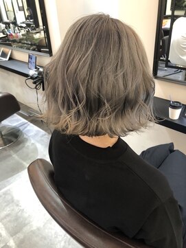 salon de MiLK 札幌大通店【サロン ド ミルク】 明るすぎない品のあるシルバーグレー