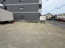 ピリ(pili)の雰囲気（トレーラーハウス横に４台車を止められます！）