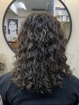 バグ 恵比寿(Bug) スパイラルパーマ＆ハイライト