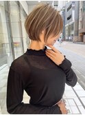 ショコラベージュのハイライトショートヘアー