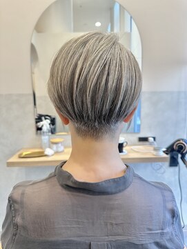 カロン バイ ジーナ 柏の葉キャンパス(Kalon by Zina) 刈り上げショート白髪ぼかし【kalon柏の葉キャンパス 安藤渉】