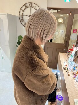 ミュー 天満橋(MEU) ダメージレスホワイトベージュボブ