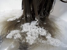 ナノバブルで毛穴周辺の汚れをスッキリ洗浄し、頭皮環境を整える