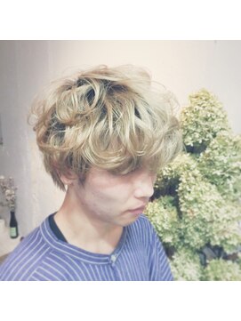 キミ(kimi) 【kimi】外国人風ブロンドカーリーマッシュ