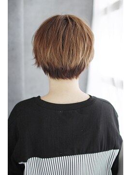 フォーハウス プラスエヌ(FOURHAUS +n) 20代30代40代 表情豊かな大人ショート【草津】