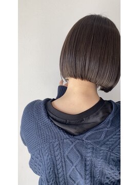 エトランジェ(Etrange) グレージュラテカラー/ぱっつんミニボブ