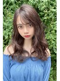 大人可愛いロングヘアー抜け感アッシュベージュブラウンカラー
