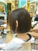 首元すっきりワンレンアースカラー前下がりボブ