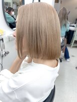 ヒビヲ(HIBIO) ショートボブ切りっぱなしボブタッセルボブ長めボブダブルカラー