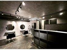 チリン(Chillin’___)の雰囲気(◆こだわりのインテリア×シックな店内で落ち着く空間◆)