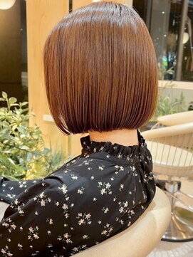 ダブルバイグリッター(W by GRITTERs) ベージュカラー　丸みボブ　内巻き　髪質改善カラー　ツヤ髪