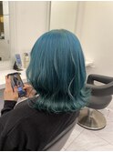 エメラルドグリーン