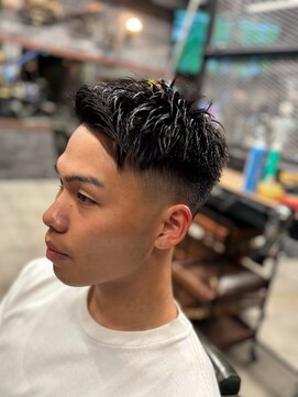 フォーコーナーズカットショップスリーセント 栄(FourCornersCutShop 3/cent) フェードショート