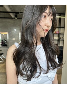 アクシュ(aqush) 赤みを抑えたオリーブグレージュ