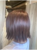 くすみピンクのヘイリーボブ