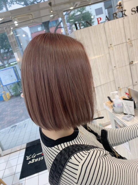 ボブヘアブラウンベージュカラー