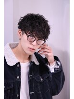 ネイビー(NAVY)&nbsp;メガネに似合う波巻きパーマ マッシュ