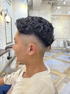 カリーナ(Carina) 〈キシタクヘアー〉パーマカット