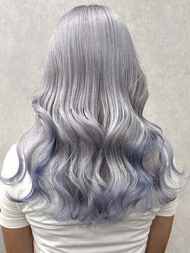 ロウル 渋谷(LOWRL) ホワイトシルバー×エンドブルー/ケアブリーチ/デザイン