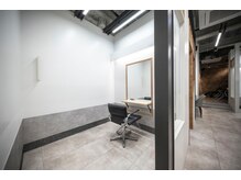 ゴー トゥデイ シェアサロン 広島店(GO TODAY SHAiRE SALON)の雰囲気（全ての席が他の席と仕切られている完全個室のプライベート空間★）
