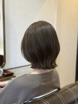 カルマンド(Calmando) オリーブグレージュ×やわらかレイヤーボブ