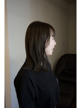 デン(den) 透明感抜群の暗髪カラー