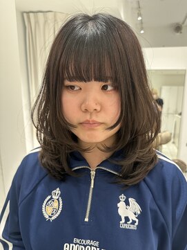 ラミ(L'ami) ミディアムレイヤーカット/コテ巻き仕上げ