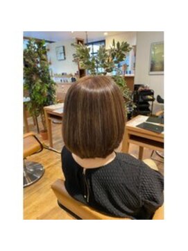 ヘアーオアシス ビオトープサン(Hair Oasis biotope SUN) 白髪ぼかしハイライトボブ