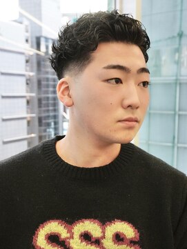 にもう リバースパーマ × テーパーフェード